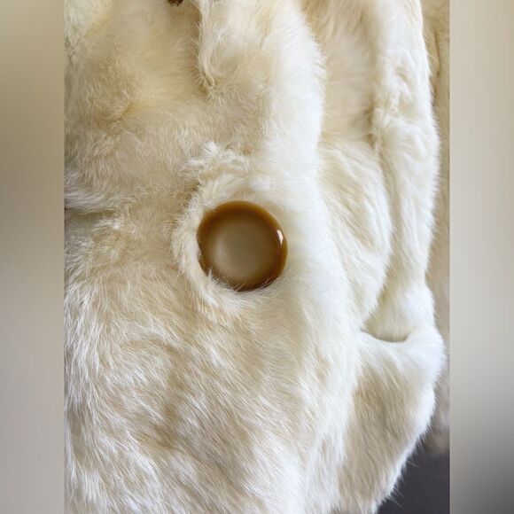 Vintage lux Fur Coat in cream. Medium - Picture 9 of 9